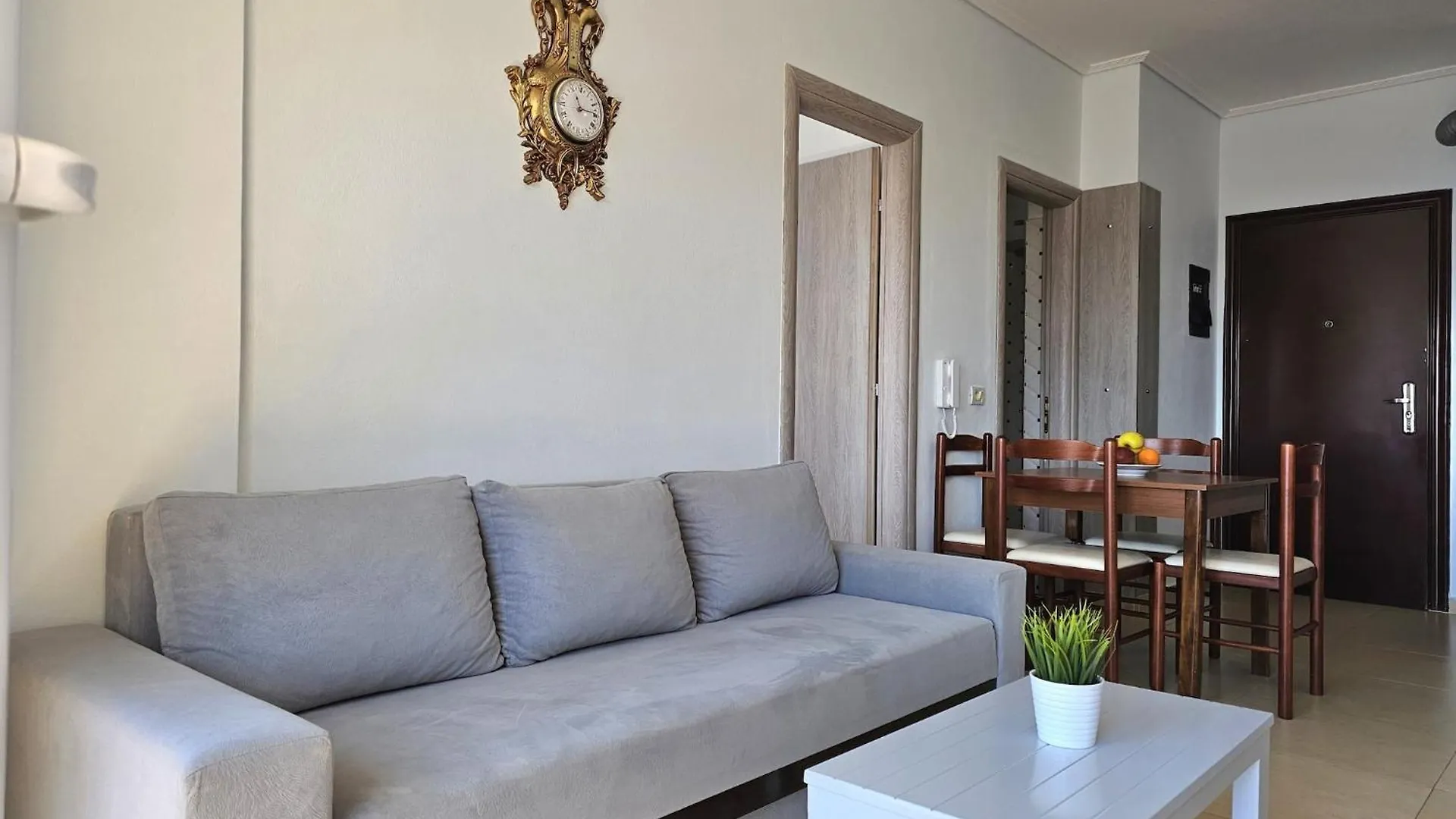 Coastal One-Bedroom Apartment In Saranda