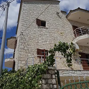 3* Pensión Eglent's Tourist House
